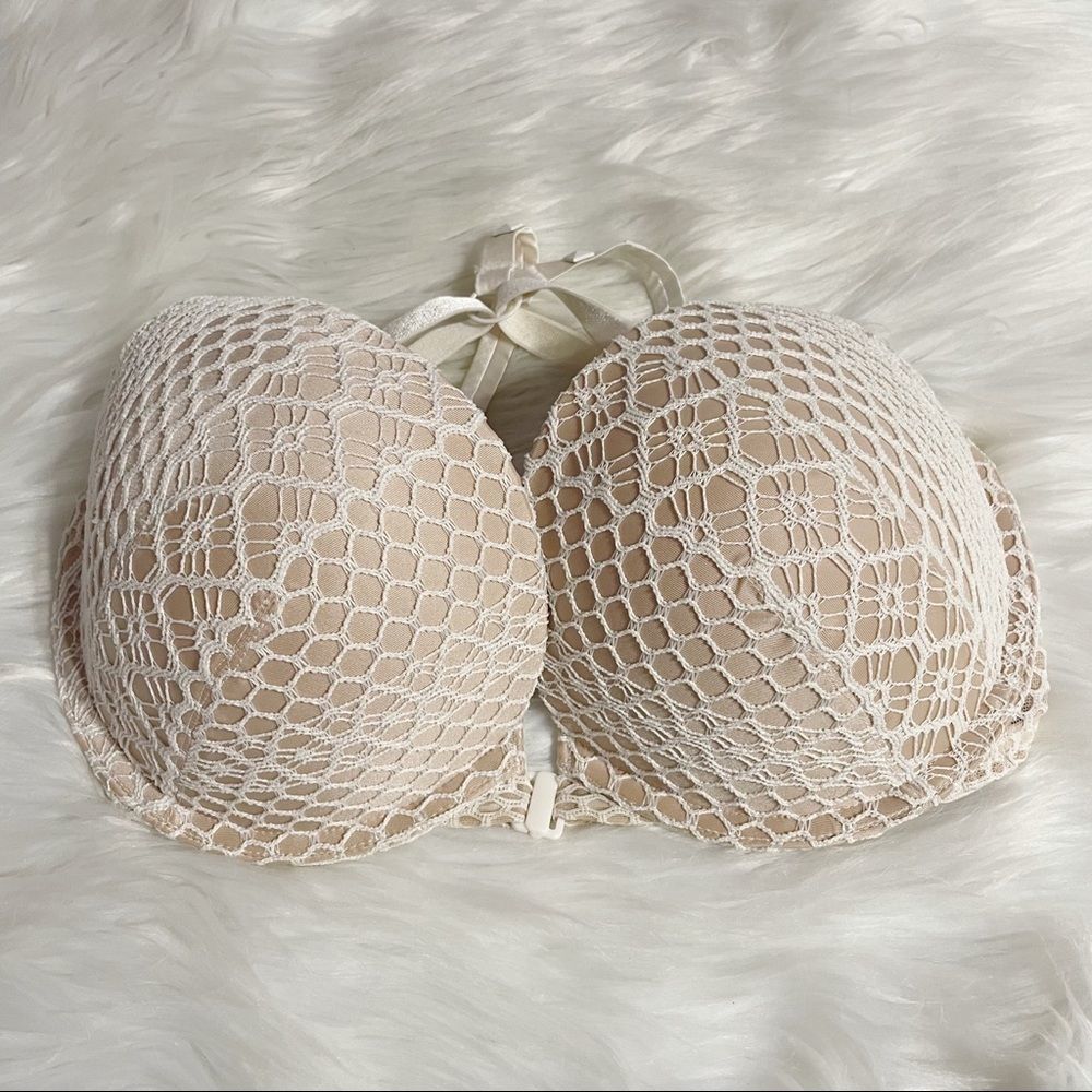 32DD Victoria's Secret Front Closure Very Sexy Push-Up Bra Lace Fishnet Studs